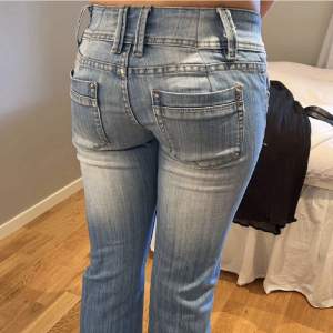 Jättefina low waist jeans köpta på plick