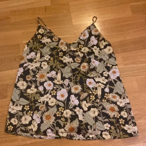 Blommigt linne - Blommigt linne från H&M💓