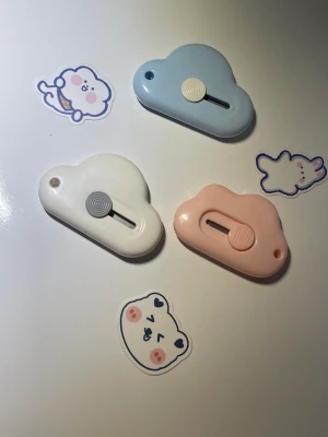 Knife - 3 st gulliga mini moln knivar i tre olika färger. Priset är i st pris och är oanvända🩷🤍🩵