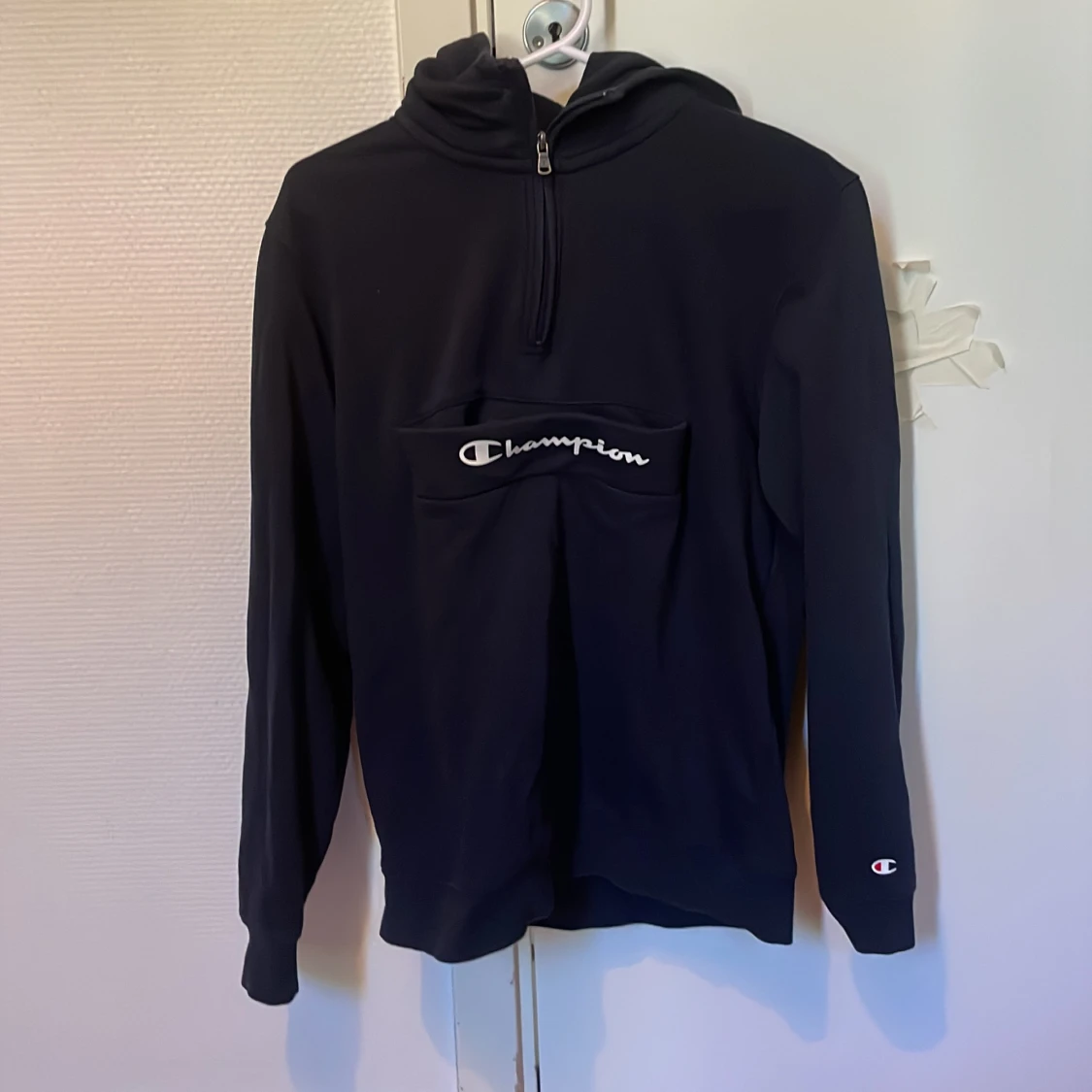 Mörkblå champion hoodie