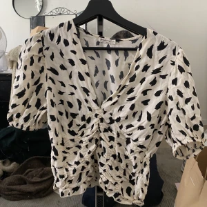 Blus stradivarius  - Fin blus med mönster på från stradivarius