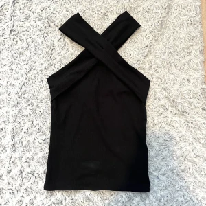 Fint linne  - Linne från Gina som är helt oanvänt. Storlek xs. 80+frakt.  (OBS! SER UT SOM ATT FLÄCK FINNS PÅ BILDEN, MEN DET ÄR DET EJ) 