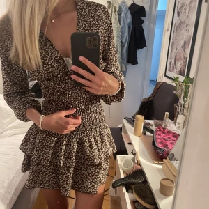 Klänning - Såå fin klänning, aldrig använd💓