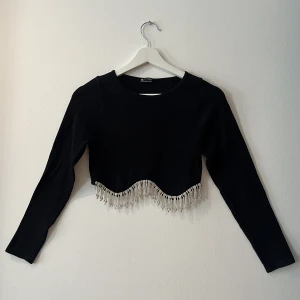 Fest topp - Topp från zara, den är liten i storleken, passar någon som har S. 