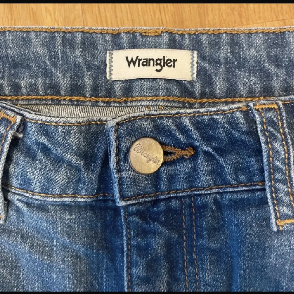 Wrangler jeans i perfekt skick , storlek L/40. Jeans & Byxor.