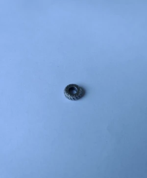 Pandora Glittrande mellanled - Nyskick, oanvänd. Nypris 349kr.