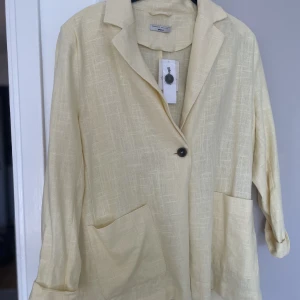 Linné kavaj - Snygg Linné kavaj helt ny från ginatricot, Stl M/L