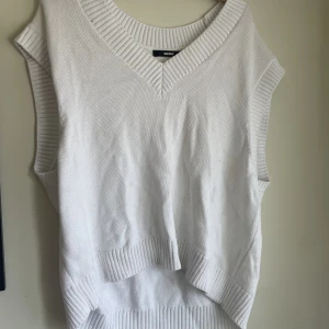 Stickat - Vit stickad 