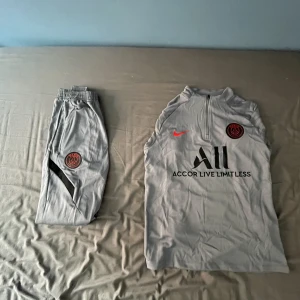 Psg Tracksuit - 10/10 skick oanvänd storlek S