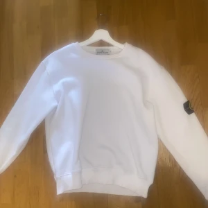 Stine island - Sweatshirt Strl S - Stone island sweatshirt i ny skick i storlek S pris kan diskuteras 