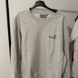 Carhartt sweatshirt  - Fint skick, sitter som en L