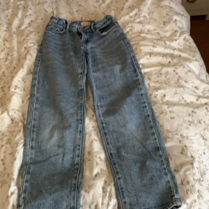 Jeans 👖  - Ganska mörkblåa,ganska stora 