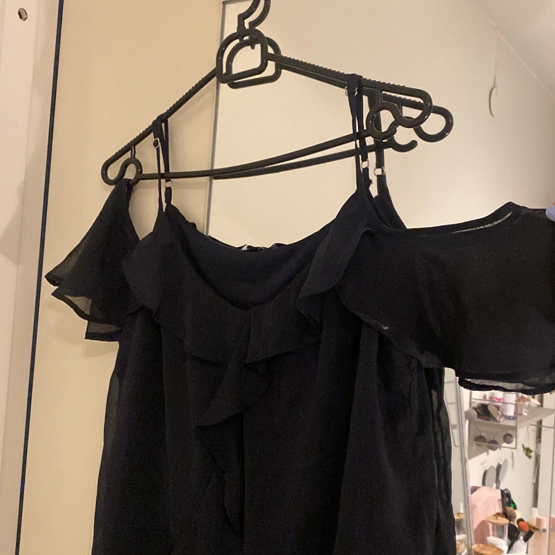 Blus med volangärm - 90