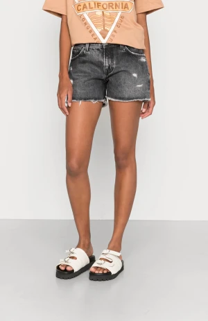 Jeansshorts - Supersnygga låg midjas jeansshorts ifrån pepe-jeans. Använda en gång så är i jättefint skick!