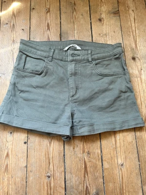 Shorts 164 - Gröna shorts från H&M Fint skick  Storlek 164, 13-14 år.
