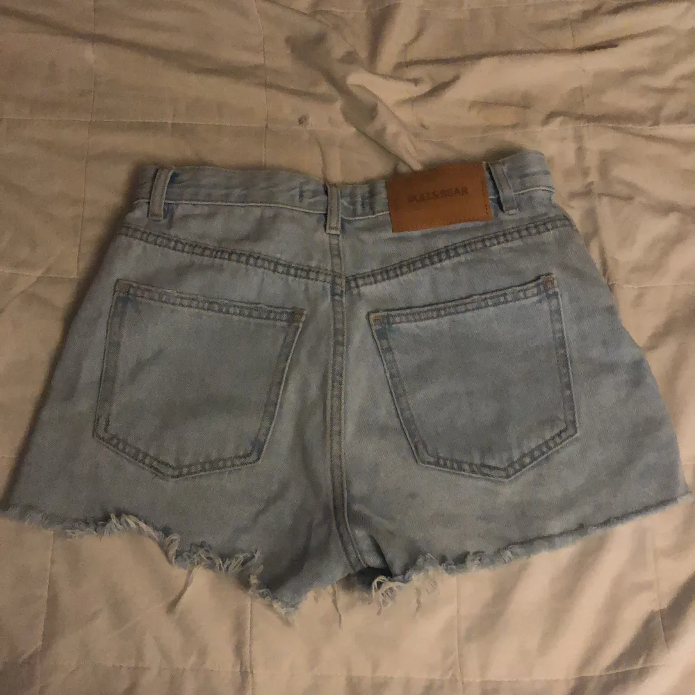 Jeansshorts från pull&bear säljer de då är för små för mig . Shorts.