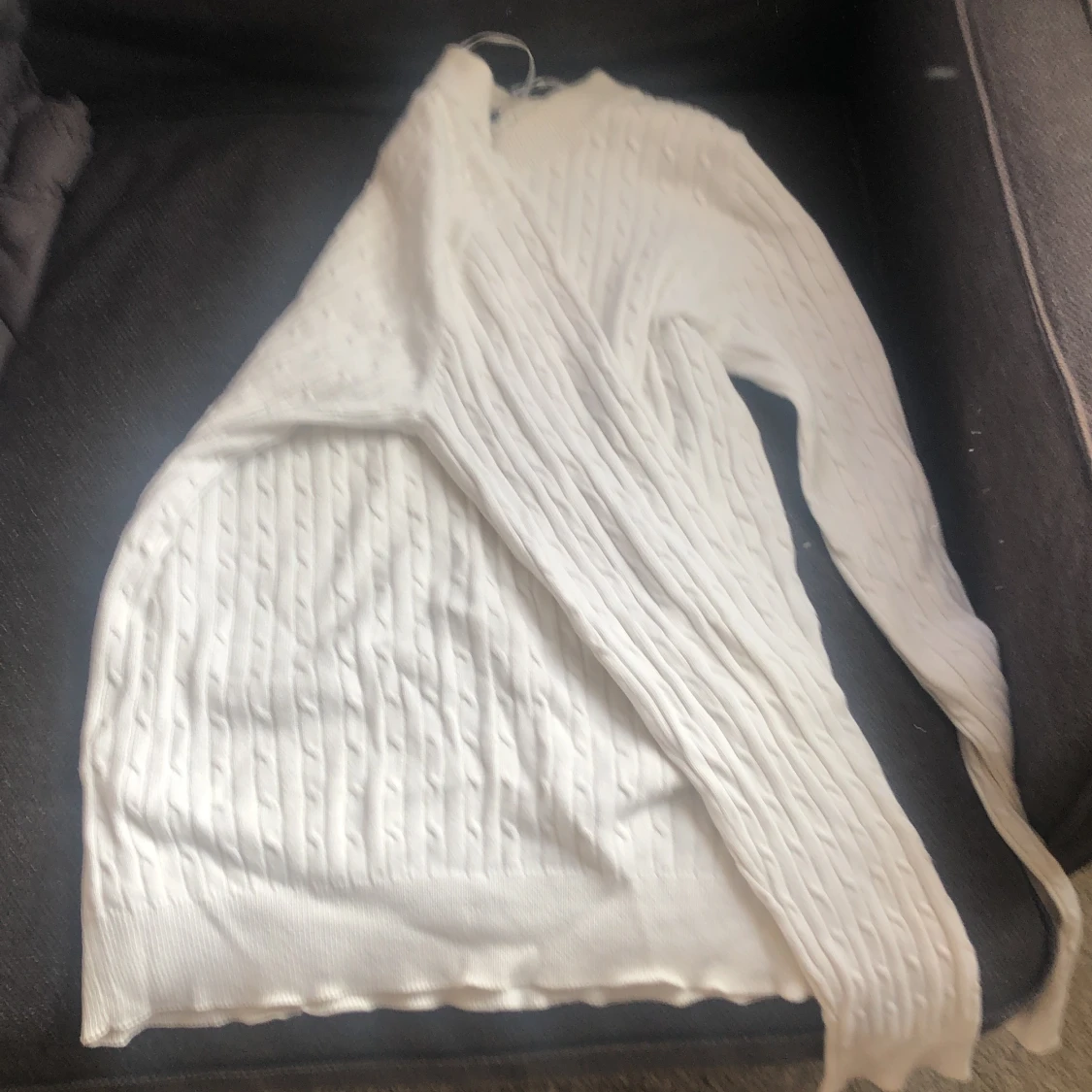 Stickad vit tröja  - 90