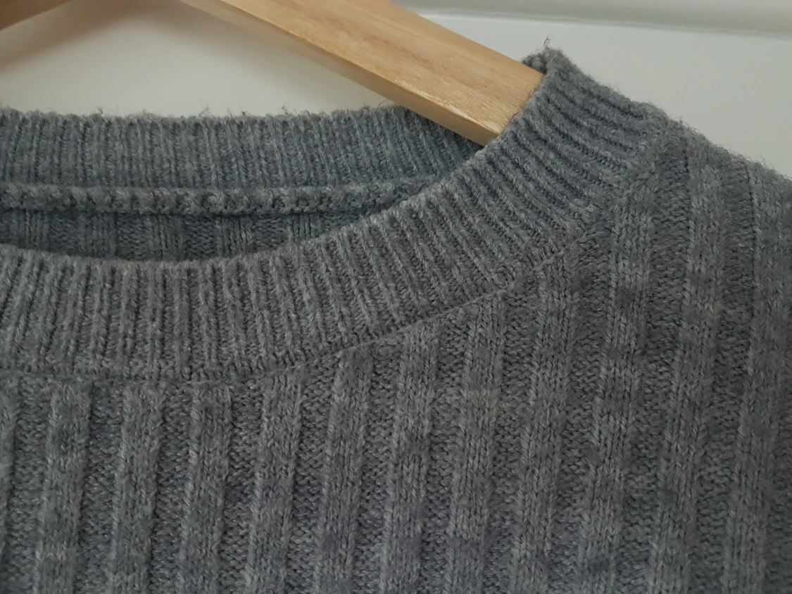 Grå stickad tröja, one size  - 90