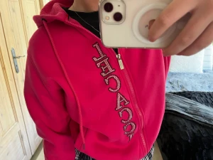 Lecacci kofta  - En jätte skön och mysig kofta från lecacci, har aldrig andvänt den därav säljer jag den, köpt för 900 kr, skriv privat för mer bilder :)