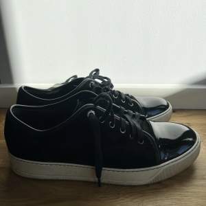 Lanvin skor i 8-10 condition. Sparsamt använda utan defekter. Dust bag medföljer. Eventuellt byte mot valentino open och pengar emmellan 