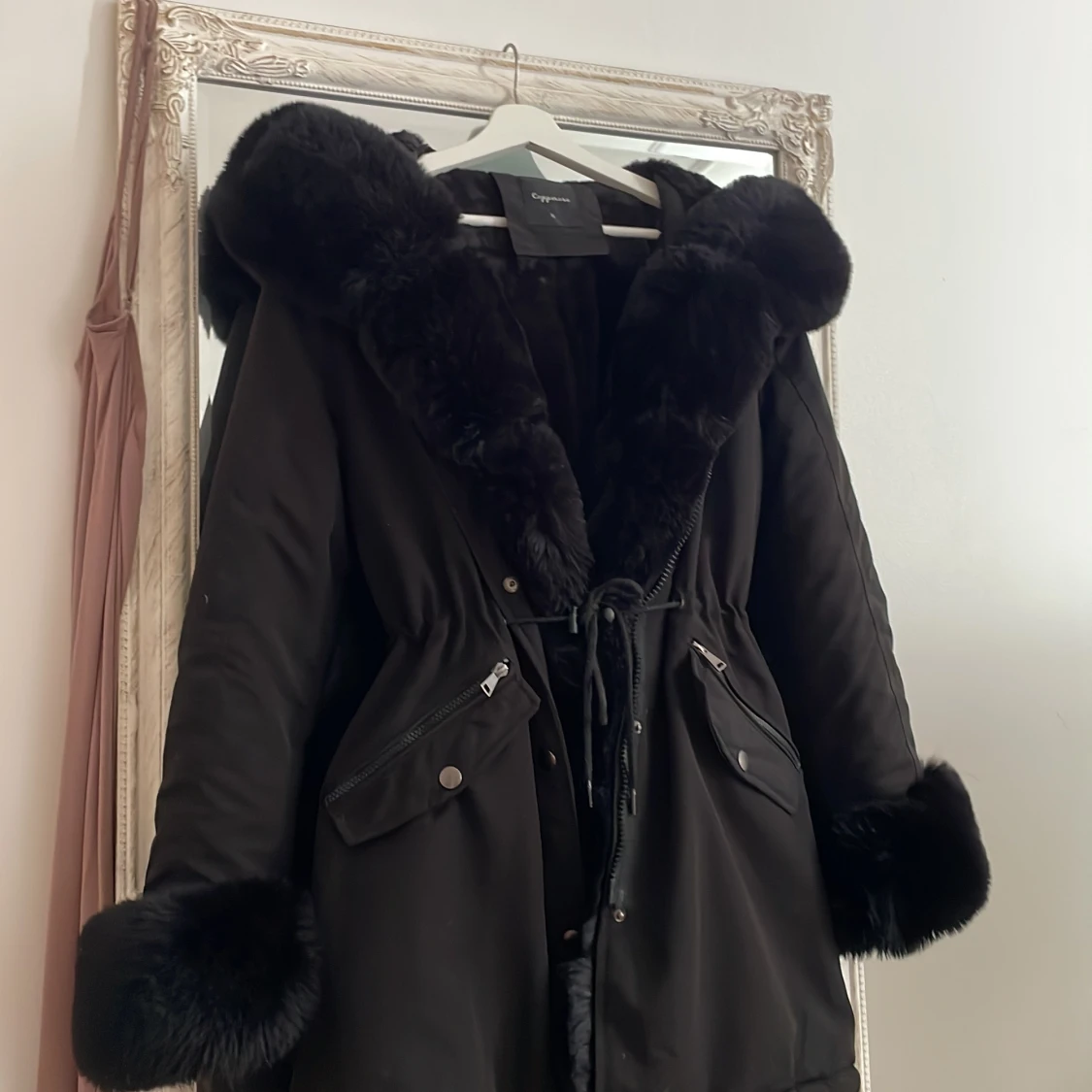 Vinterjacka, svart med päls  - 90