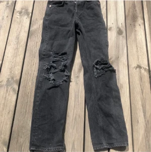 Mango jeans - Hej! Säljer dessa jeans för att de inte kommer till användning.😁