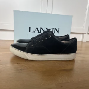 Lanvin - Okej skick, uk 9 vilket motsvarar 43-44. Hör av dig vid funderingar!