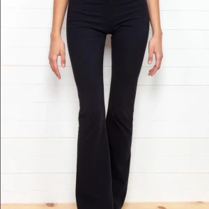 Brandy Melville yoga pants  - Svarta yogo byxor helt bygga aldrig använda 