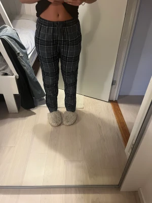 Pyjamas byxor  - Grön blåa pyjamasbyxor från Cubus. Strl S. Knappt använda. 