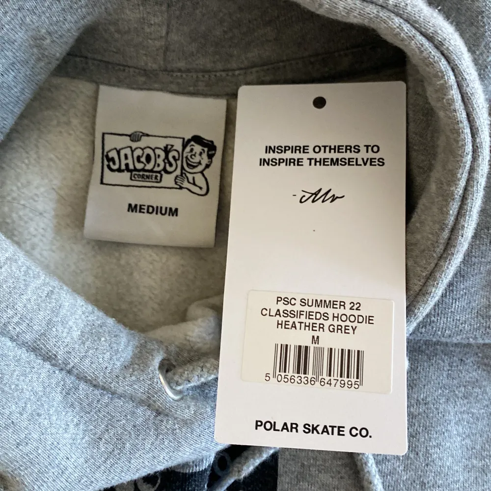 Hej säljer denna fina hoodien från Polar skate co Koftan är i ny skick  Kommer med etiketten och ett polar skate co klistermärke Storlek M Vid frågor eller intresse skriv . Hoodies.