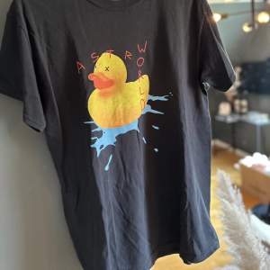 Travis Scott t-shirt köpt på Lollapaloza Stockholm 2019 i storlek M. Använd 1-2 gånger!