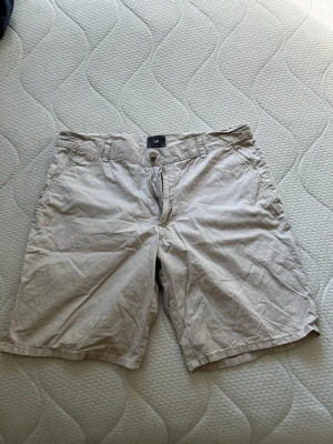 HM SHORTS - STORRENSNING!! Säljer dessa H&M shorts då de inte kommer till användning, super bra skit ! 