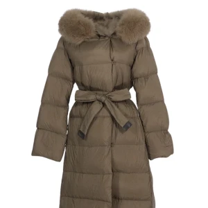 Äkta päls dunjacka - Äkta päls dunjacka som passar storlek xs-m går att knyta och justera i midjan. Fint skick!