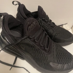 Nike 270 - Nike air 270 i storlek 39. Bubblorna är hel. 