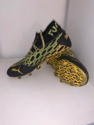 PUMA Future 5.1 Netfit FG/AG Spark - Väldigt Bra skick bortsett smutsen Storlek 40,5. Kontakta i dm för att köpa. Rshoes