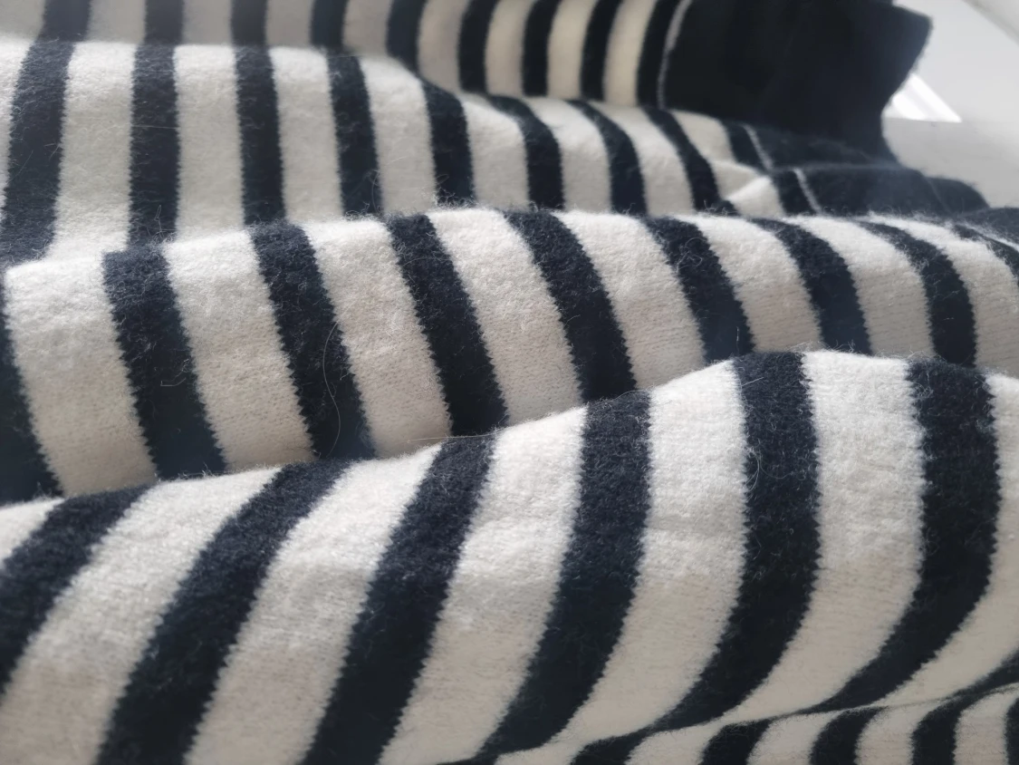 Randig stickad tröja - 90