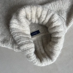 Stickad GANTtröja - Köpt på NK för ca ett år sedan, inte jätteanvänd. Kostade ca 1500 kr