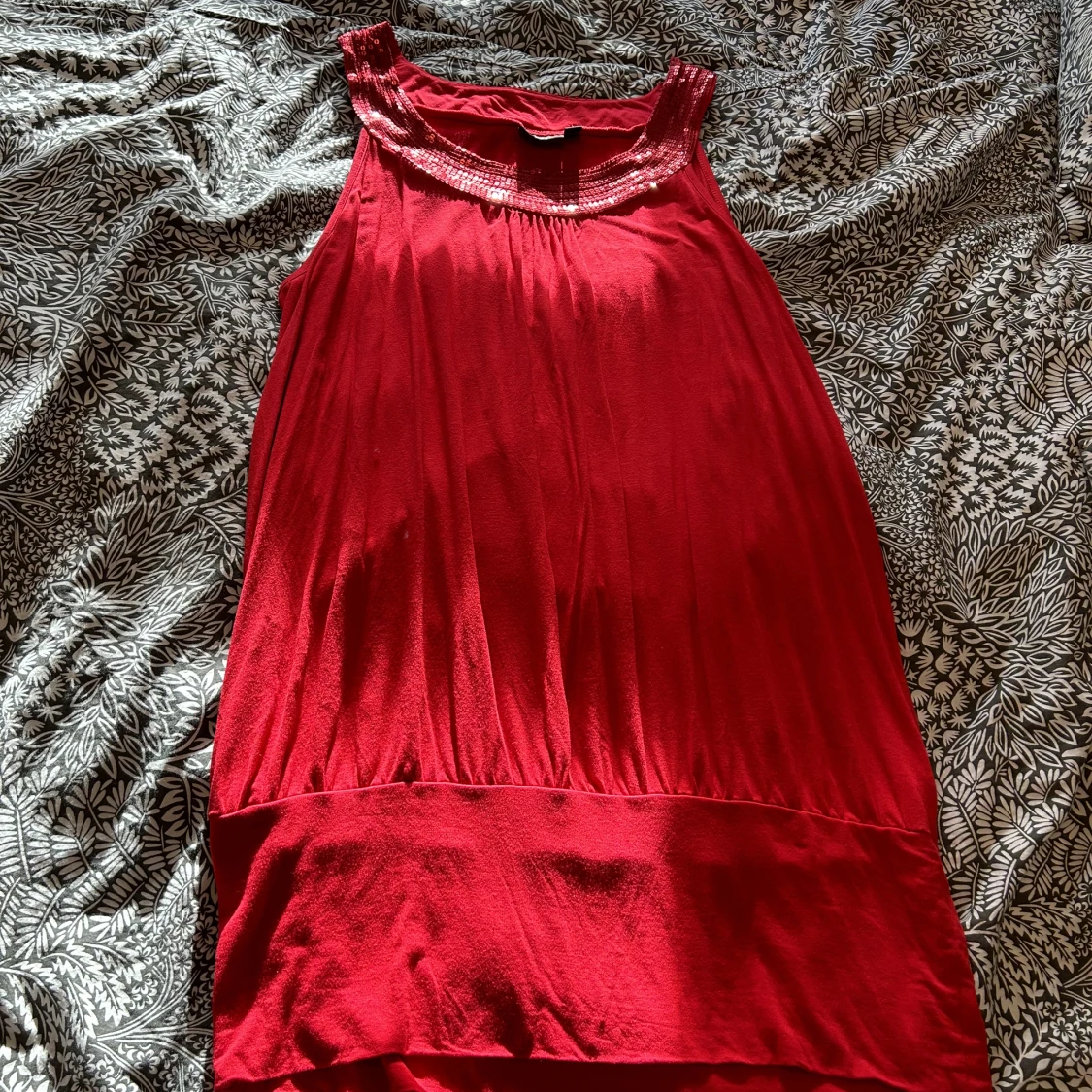 Röd paljettopp - 91