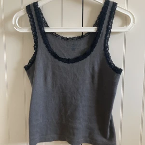 Linne - Från brandy melville, knappt använd så fint skick. One size men passar nog xs-m