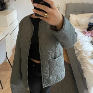 jacka - säljer min oandvända jacka💞