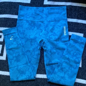 Gymshark  - Gymshark Camo tights i storlek S, färgen Luna blue. Knappt använda, inga skavanker