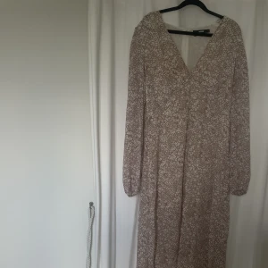 Klänning - Klänning från bikbok