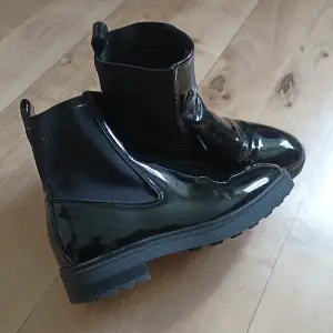 Calvin Klein Cleated Chelsea Boots. Very good condition. 