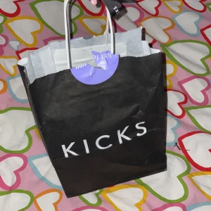 Valentino born in Roma intense perfume Uomo 100ml  - I unknowingly ordered a males perfume instead of the female perfume from Kicks.se which was originally selling for 1190kr at the time but is currently selling for 1350kr Now I’m tryna sell it so I can buy the one I originally wanted. It’s still new :) 