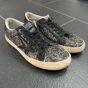 Les temps des ceries   - Säljer då de ej kommer till användning🌟 dom är sparsamt använda🥰 storlek 37! 