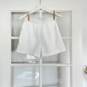 PyjamasShorts - Vita shorts i bra skick. Kan användas till pyjamasshorts