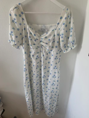 NAKD sommarklänning  - Somrig klänning från NAKD. Storlek 38. Bra skick 