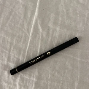 Eyeliner - Säljer en svart vanlig eyeliner som är helt oanvänd ifrån josephine cosmetics🤍Pris: 45kr