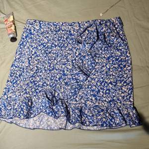 Gullig kjol från Zaful, aldrig använd, för liten för mig. Perfekt för sommaren💓