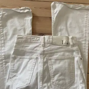 Säljer dessa fina jeans från tiger of sweden storlek 26/34